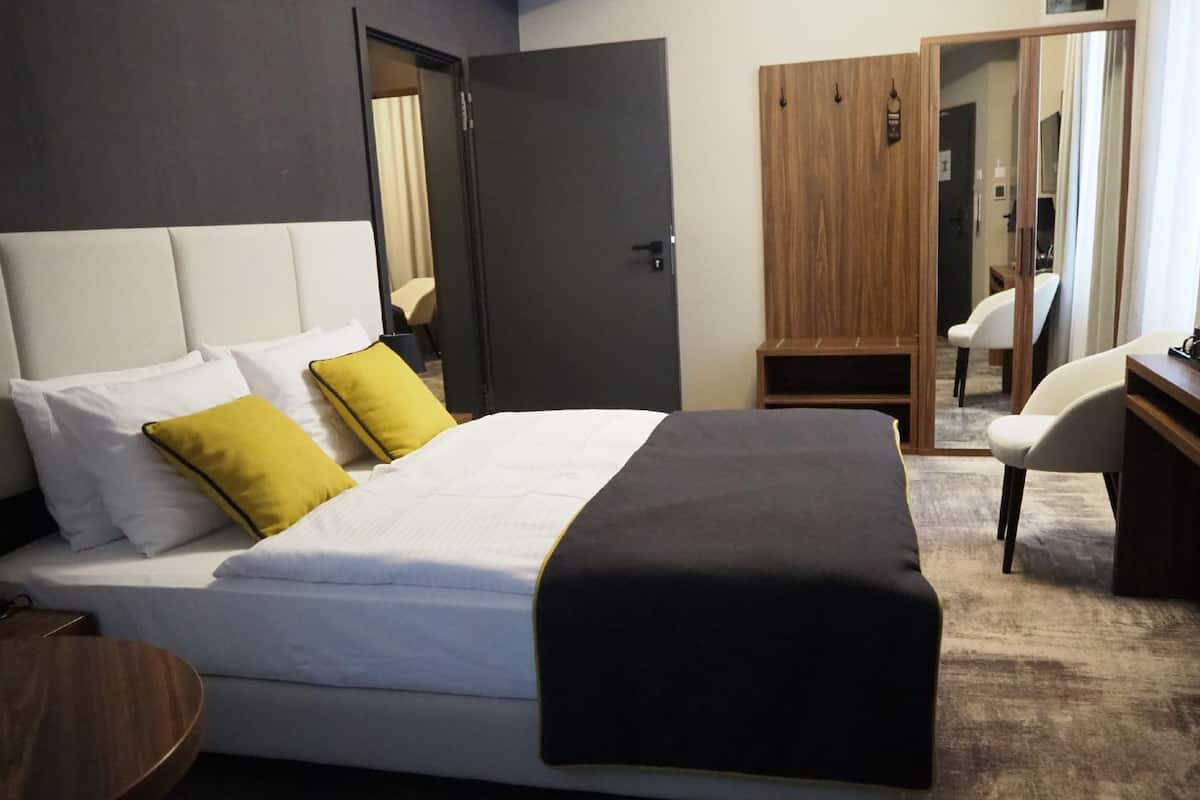 Classic Studio, 2 Bedrooms | 1 bedroom, in-room safe, blackout drapes, iron/ironing board