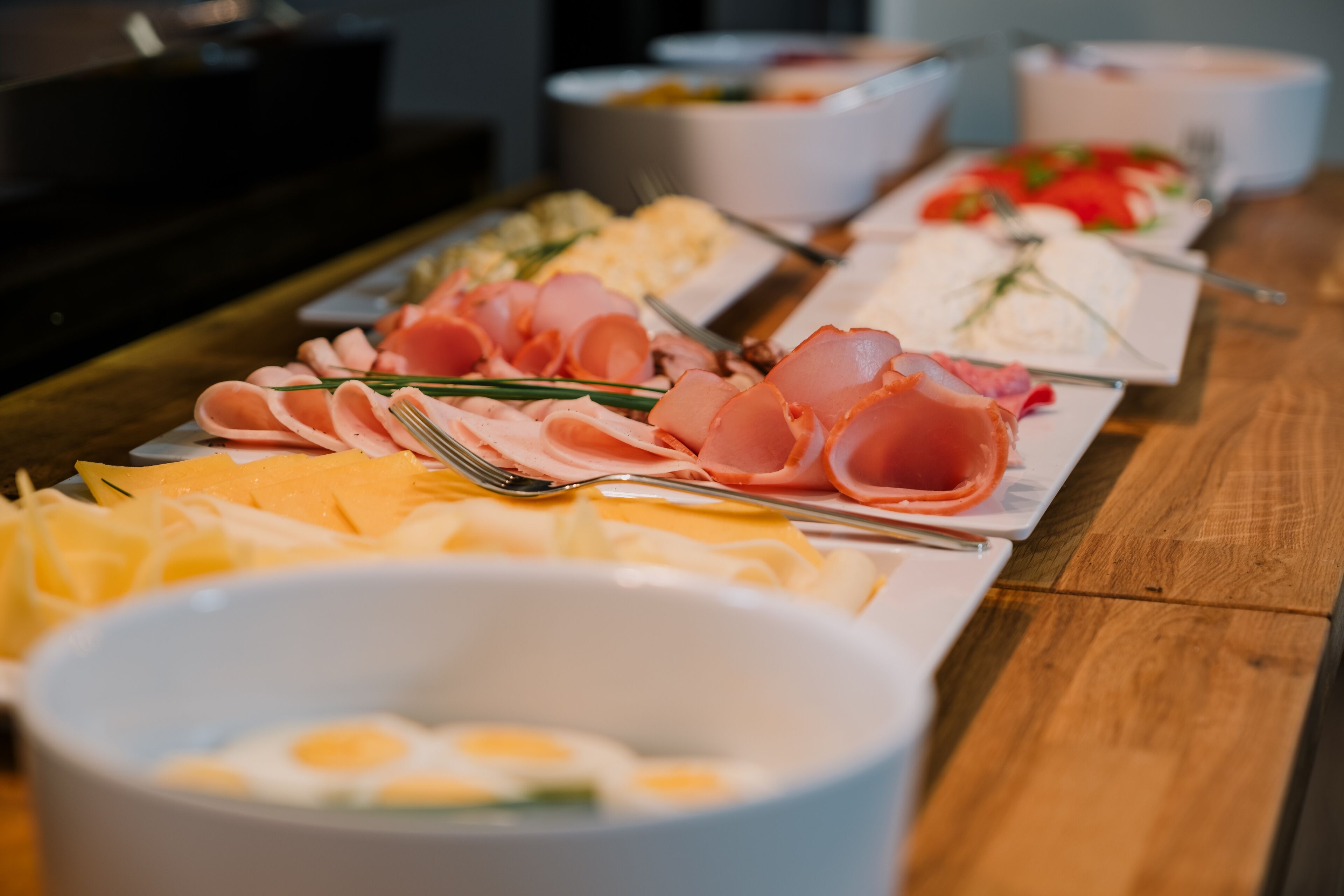 Sarapan bufet setiap hari (PLN 50 seorang) 