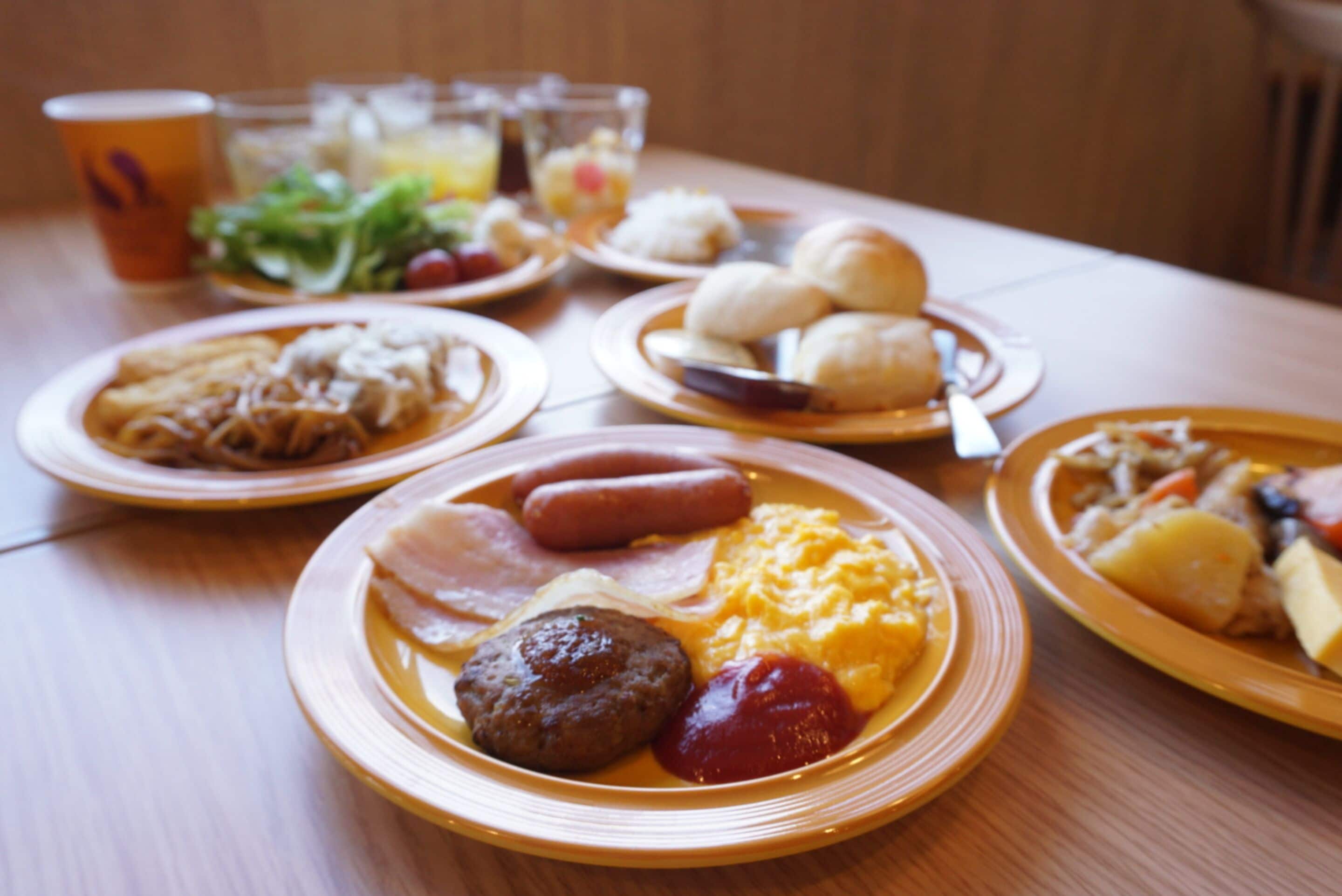 daily buffet breakfast (jpy 1100 per person)