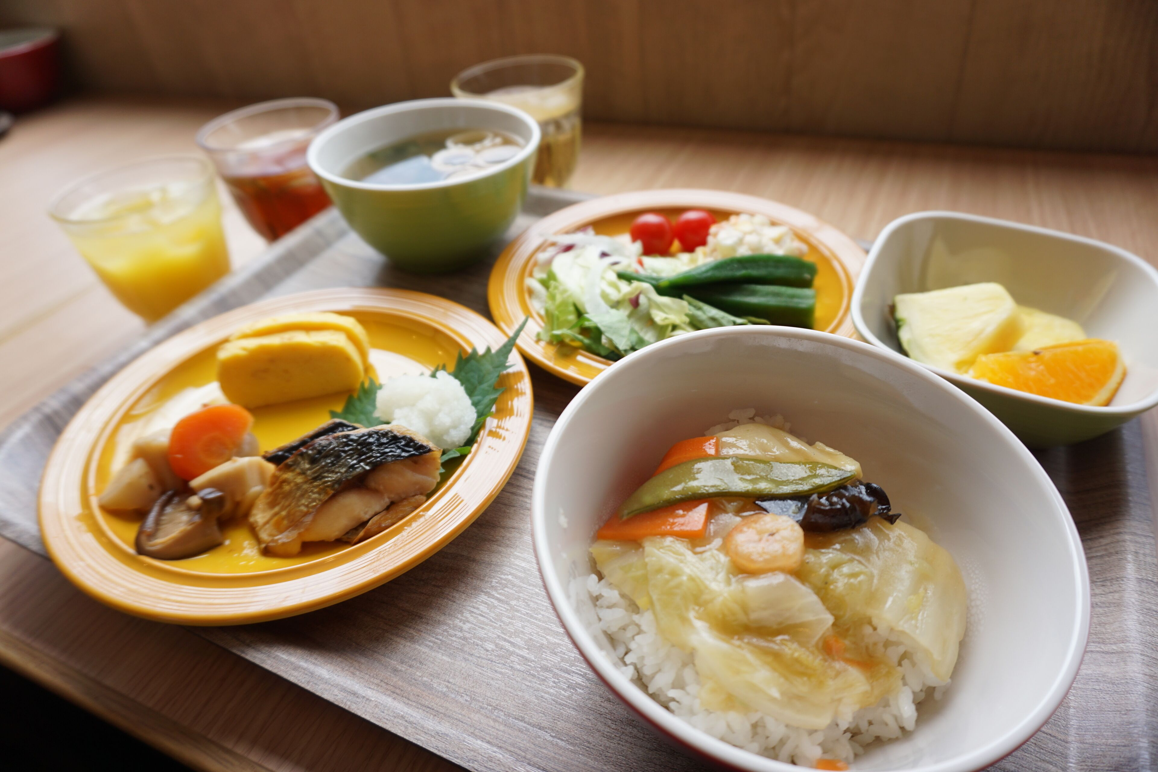 daily buffet breakfast (jpy 1100 per person)