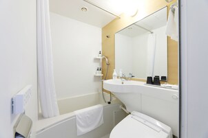 淋浴/盆浴组合、吹风机、拖鞋、电子马桶