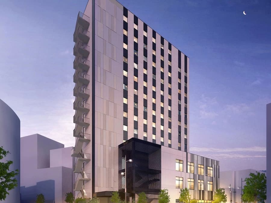 واجهة المنشأة - في المساء/الليل