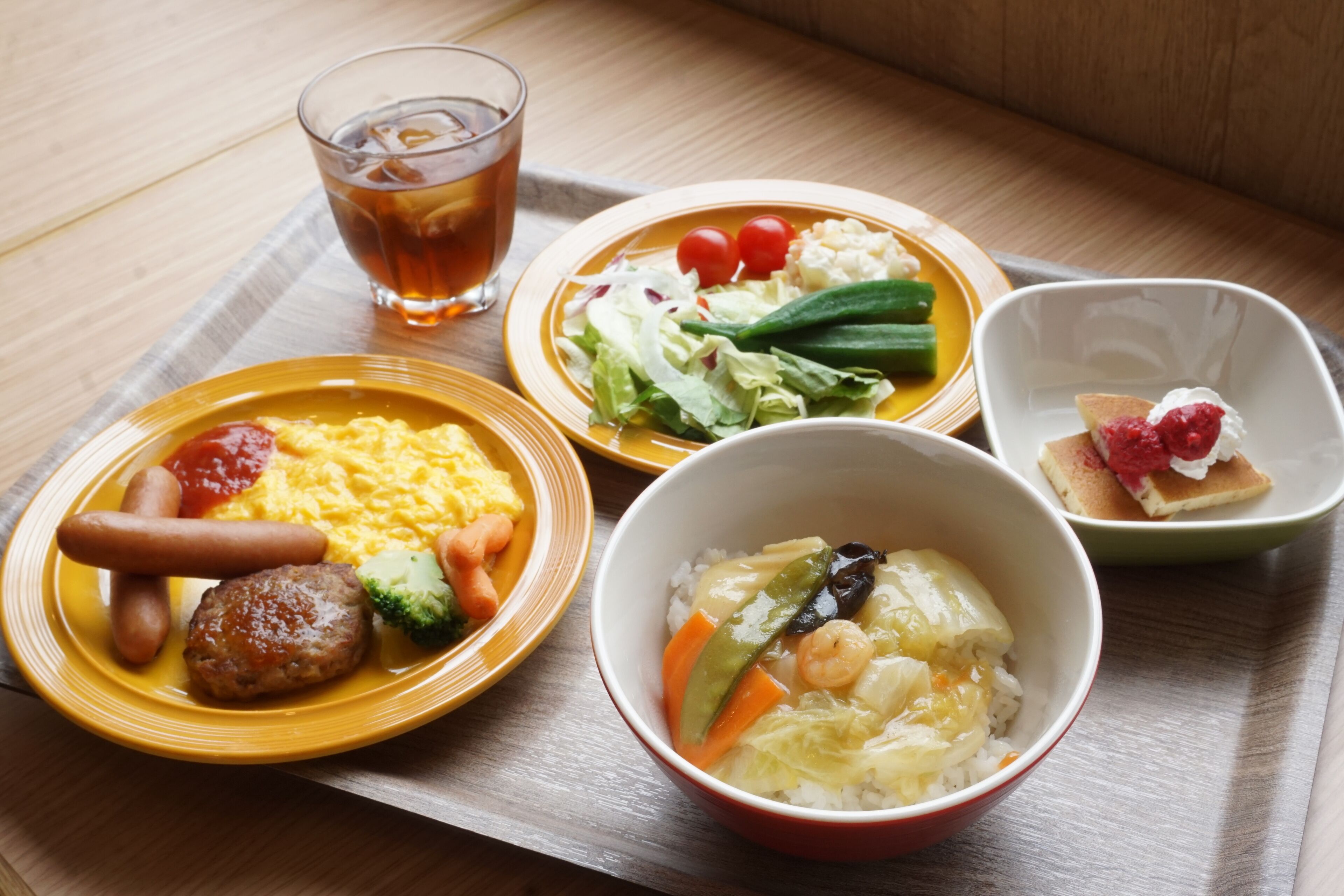 daily buffet breakfast (jpy 1100 per person)