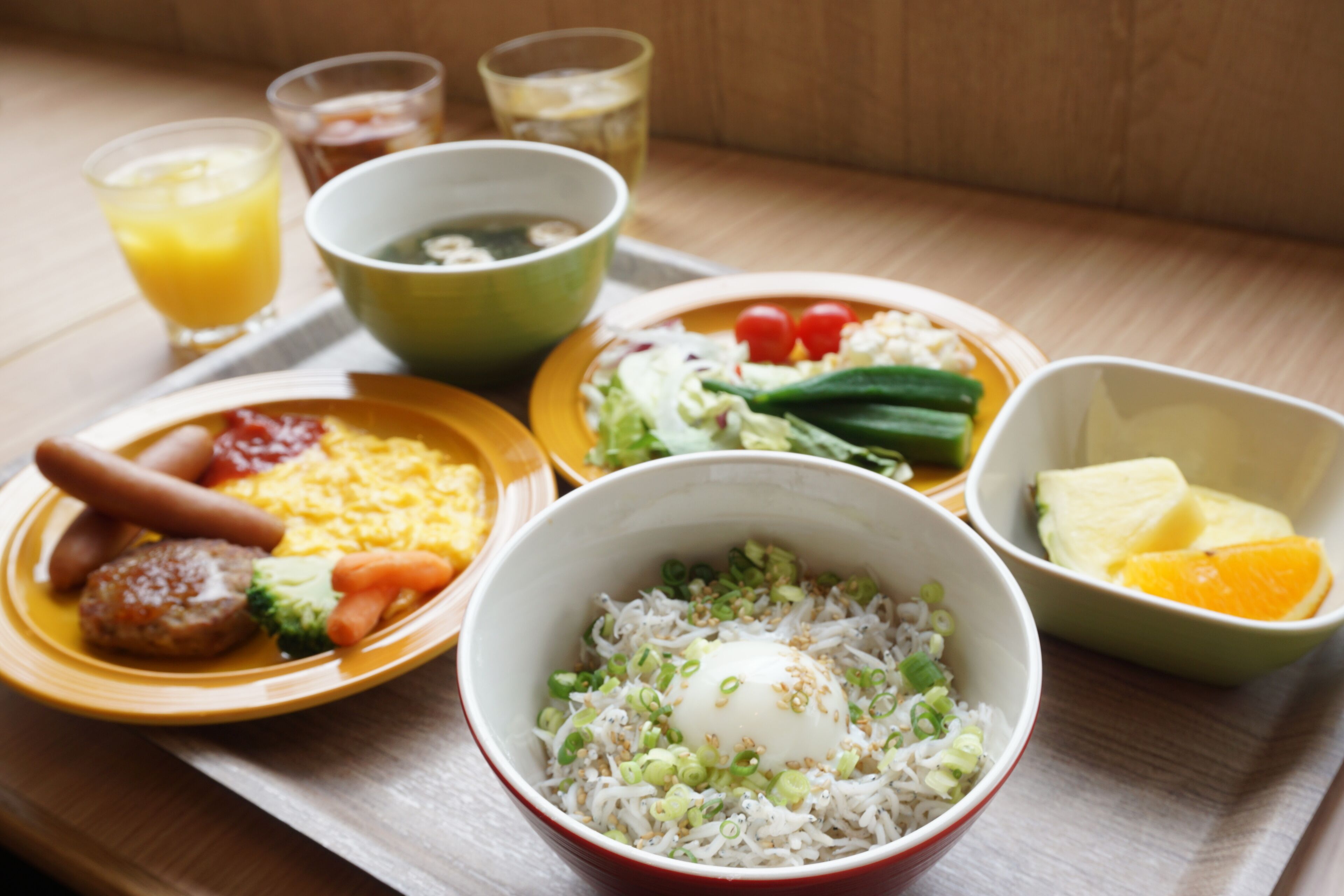 daily buffet breakfast (jpy 1100 per person)