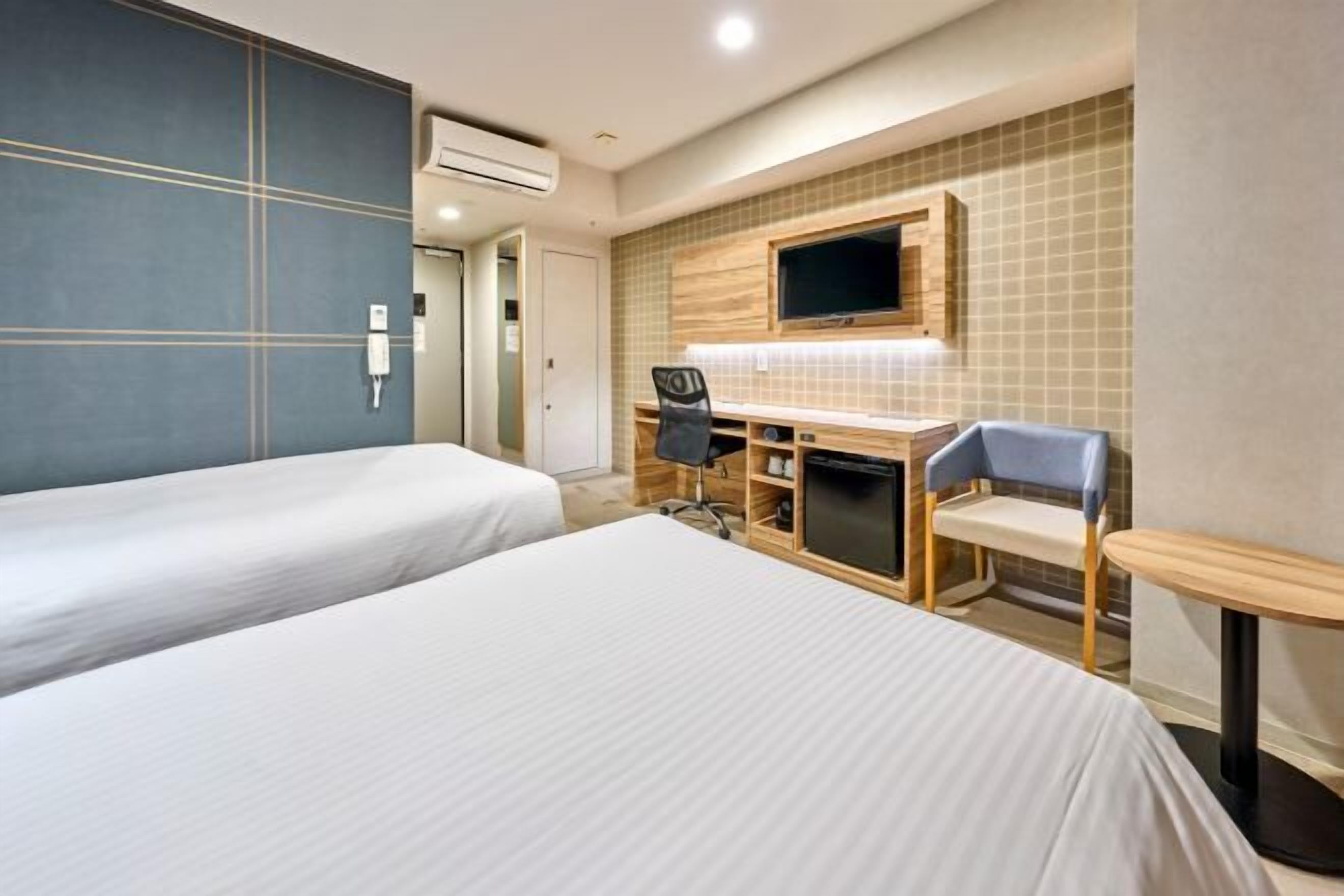 Desk, free WiFi, bed sheets