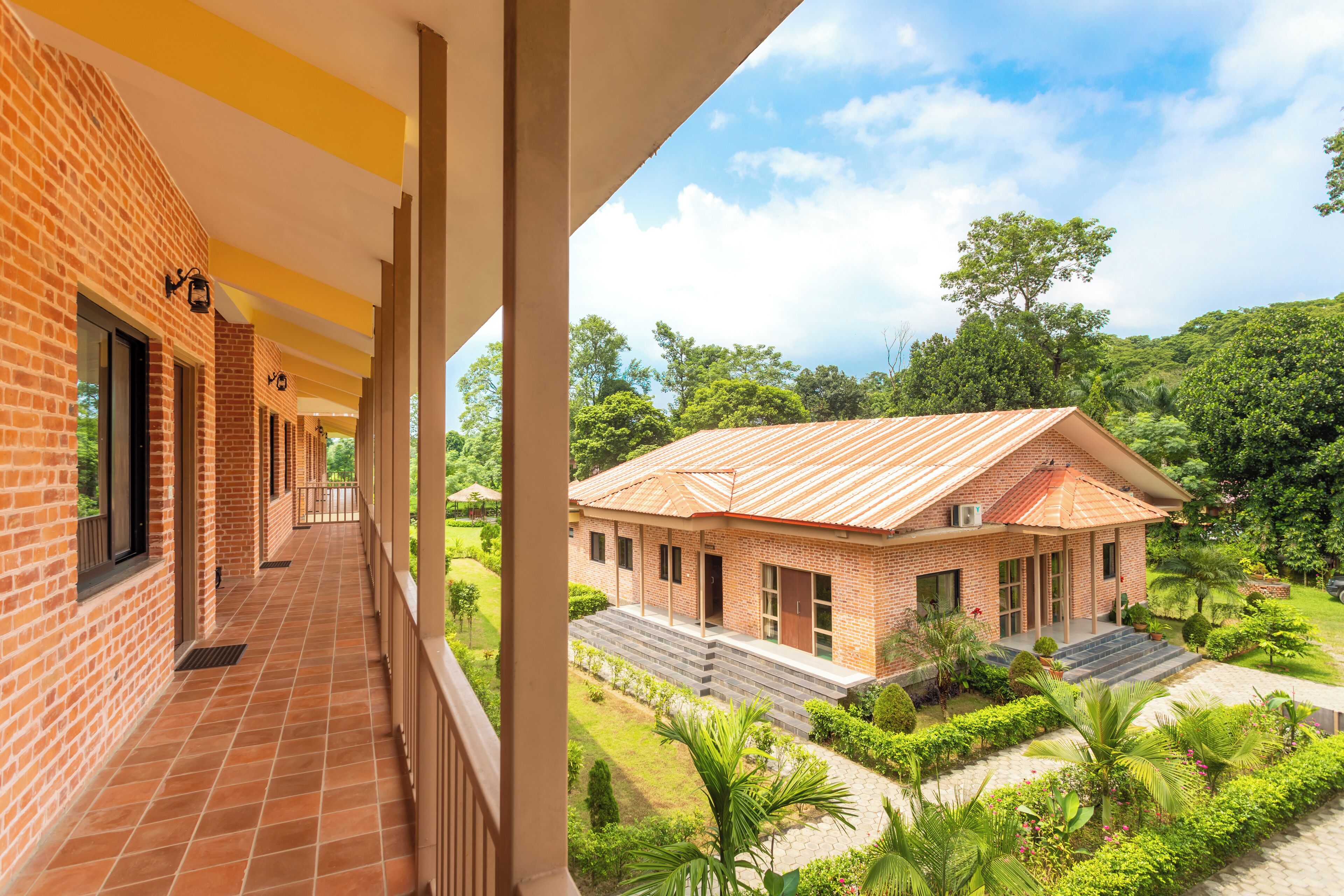 住宿正面 - 傍晚/夜晚