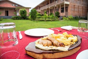 Food and drink - Badreni Jungle Resort (Sauraha)
