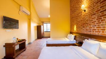 Free WiFi, bed sheets