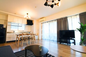 Apartment | Wohnbereich | Fernseher