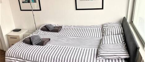 Iron/ironing board, free WiFi, bed sheets