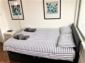 Iron/ironing board, free WiFi, bed sheets - Bright & Modern Studio flat in Paddington - Zone 1 (London)