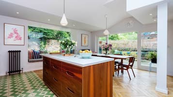 House (5 Bedrooms) | 5 bedrooms, iron/ironing board, bed sheets