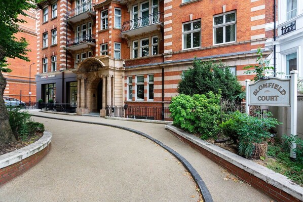 Exterior - Blomfield Court (London)