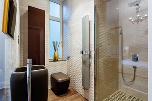 شقة (2 Bedrooms) | حمام | تجهيزات دش