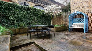 Garden - Ravenscourt Gardens (London)