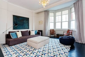 House (3 Bedrooms) | Living room | TV, fireplace - Ravenscourt Gardens (London)