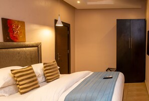 Executive Suite, 1 King Bed | Desk, free WiFi, bed sheets - Ace Premier Hotel (Abuja)