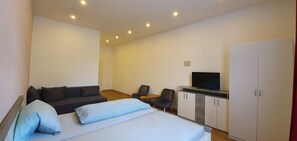 Single Room | Blackout curtains, free WiFi, bed sheets - Trang Hotel (Rastatt)