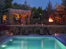 季节性开放的室外游泳池