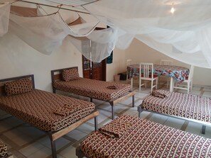 Standard Tent | Individually decorated, free WiFi, bed sheets - Le Triskell Auberge - Hostel (Nouakchott)