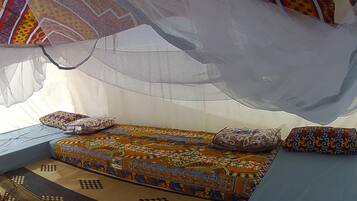 Decoración personalizada, wifi gratis y ropa de cama