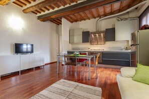 Apartment, 2 Schlafzimmer | Eigene Küche | Großer Kühlschrank, Ofen, Herdplatte, Geschirrspüler