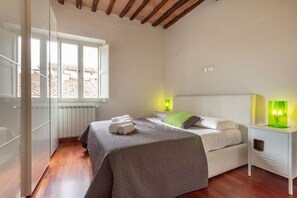 Apartment, 2 Schlafzimmer | 2 Schlafzimmer, Babybetten, kostenloses WLAN, Bettwäsche