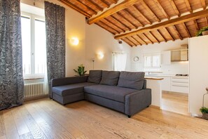 Appartamento, 2 camere da letto | Area soggiorno | TV LCD