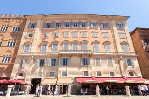 Exterior - Palazzo Chigi Zondadari (Siena)