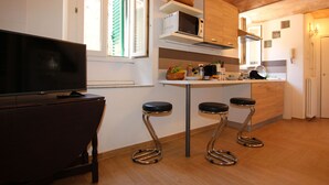 Apartment, 1 Bedroom | Private kitchenette | Fridge, microwave, oven, stovetop
