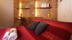 Apartment, 1 Bedroom | Cribs (surcharge), WiFi (free), bed sheets