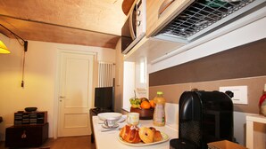 Apartment, 1 Bedroom | In-room dining