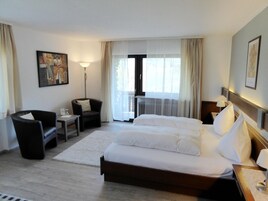 Habitación doble, balcón (1 - 3) | Escritorio, wifi gratis, ropa de cama