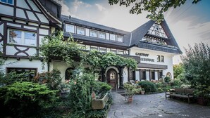 A traditional half-timbered building with a sign reading "GASTHOF REBSTOCK". - Landhotel Rebstock (Oberkirch)