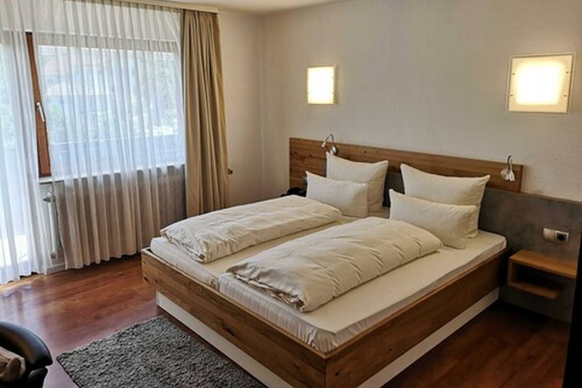 Double Room, Balcony | Desk, WiFi (free), bed sheets