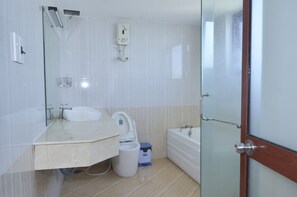Panoramic Apartment, 3 Bedrooms (21D) | Bathroom - Thuy Hanh Homestay Vung Tau (Ho Chi Minh City)