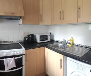 Căn hộ | Bếp riêng | Tủ lạnh, lò vi sóng, dụng cụ pha cà phê/trà, ấm điện 