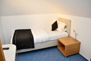 Habitación individual | Ropa de cama hipoalergénica, decoración individual, wifi gratis