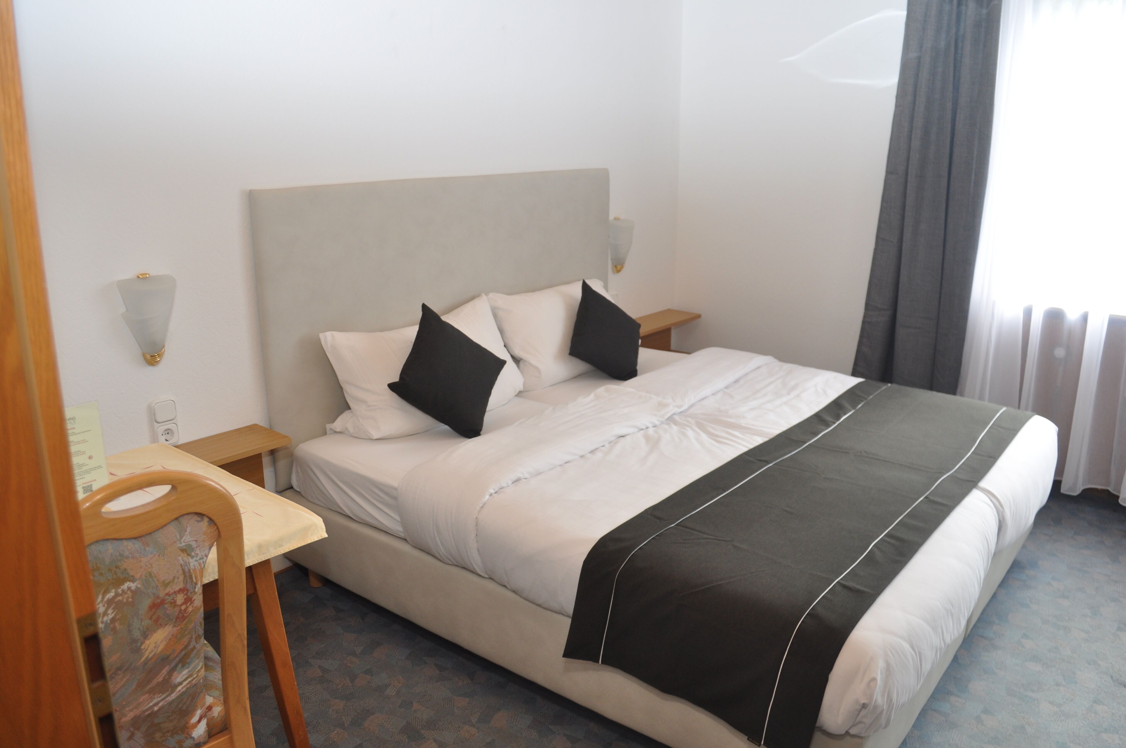 Basic-Doppelzimmer | Allergikerbettwaren, individuell dekoriert, kostenloses WLAN