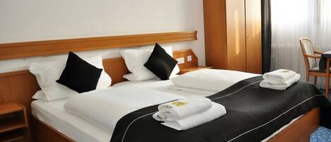 基础双人房 | 防过敏的被褥、特色装修、免费 WiFi