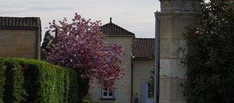 THE HOUSE OF HARVESTERS, in the heart of the vineyard.
