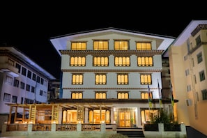 Fachada del alojamiento - Noche