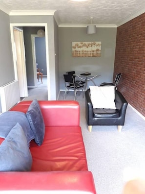 Apartment | Living area | Flat-screen TV