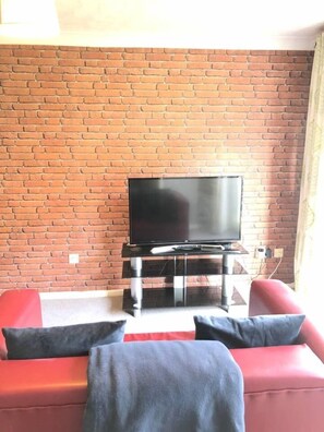 Living area - Nightingale Suite (Chatham)