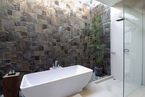Villa (2 Bedrooms) | Badezimmer
