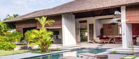 Villa (4 Bedrooms) | Servicio de la propiedad