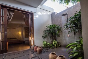 Villa (4 Bedrooms) | Property grounds - Luxury Villa in Bali near Beach, Bali Villa 2035 (Seminyak)