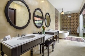 Bathroom - Beautiful Villa With Private Pool, Bali Villa 2012 (Kerobokan)