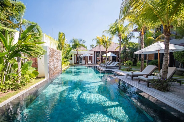Luxury 6 Bedroom Villa With Private Pool, Bali Villa 2040 - Legian