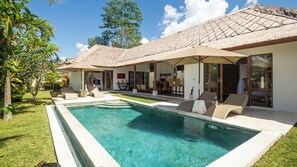 Villa (Multiple Bedrooms) | Vista frontal de la propiedad